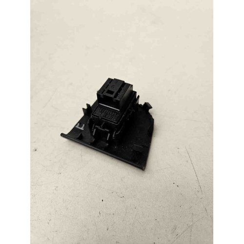 Pulsante alzavetro anteriore dx SKODA Octavia S.Wagon 5° Serie (5E5) (16>20) del 2016 - 2020