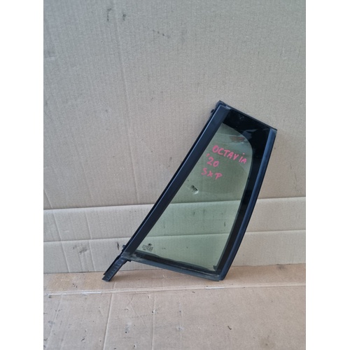 Vetro fisso posteriore SX SKODA Octavia S.Wagon 5° Serie (5E5) (16>) del 2016