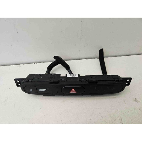 Pulsante Quattro 4 frecce KIA Carens Serie (13>18) del 2013 - 2018