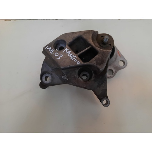 Supporto motore Renault Kangoo del 2003 1.9 Diesel