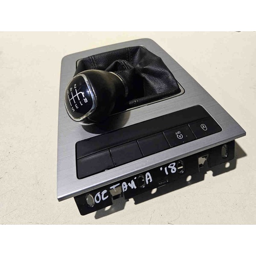 Cuffia Leva Cambio SKODA Octavia S.Wagon 5° Serie (5E5) (16>20) del 2016 - 2020