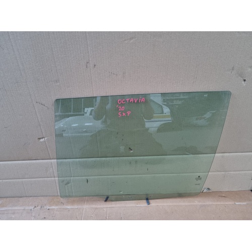 Vetro scendente Posteriore Sinistro SKODA Octavia S.Wagon 5° Serie (5E5) (16>) del 2016