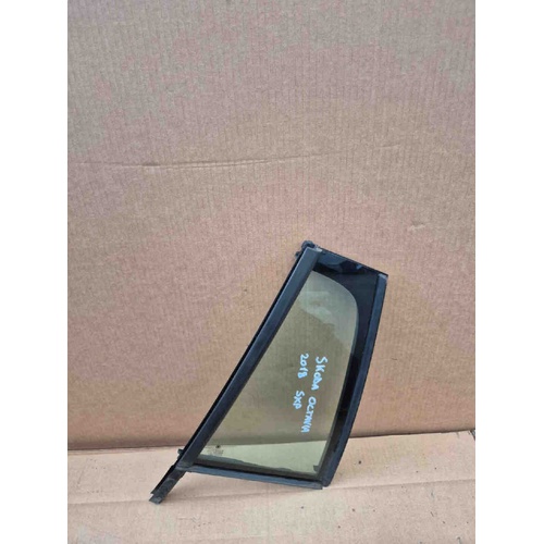 Vetro fisso posteriore SX SKODA Octavia Berlina 4° Serie del 2012