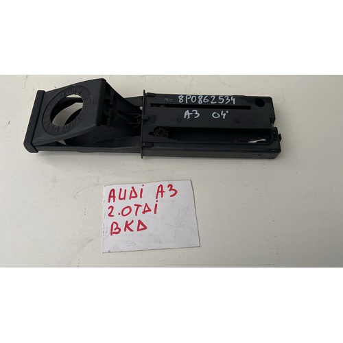 Cassetto porta oggetti AUDI A3 Serie (8P1) (03>05) del 2003 - 2005