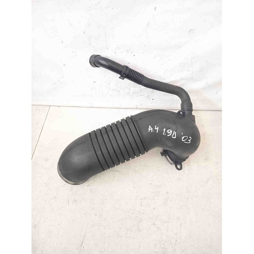 Tubo aspirazione filtro aria AUDI A4 Avant (8E) (00>04) del 2000 - 2004