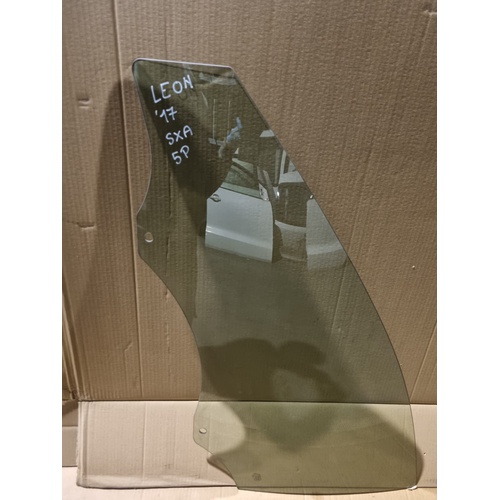 Vetro scendente anteriore sinistro SEAT Leon 4° Serie del 2013