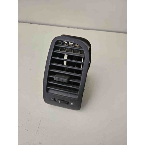 Bocchetta aria cruscotto DX VOLKSWAGEN Polo 3° Serie del 1994 - 2001
