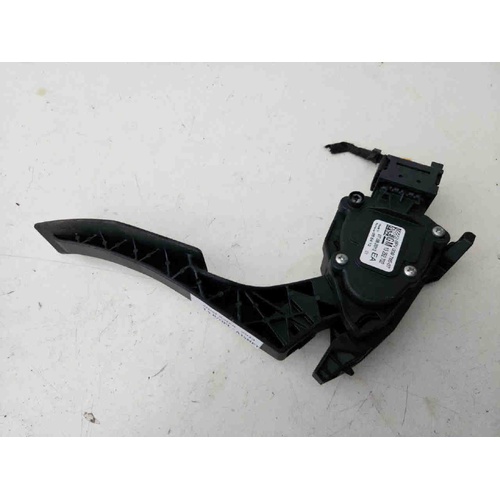 Pedale acceleratore OPEL Astra J 2° Serie del 2011