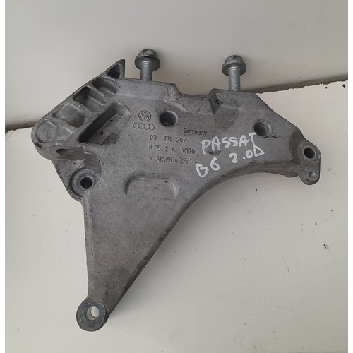 Supporto motore VOLKSWAGEN Passat Variant 4° Serie del 2005 - 2010