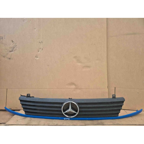 Mascherina anteriore MERCEDES Vito W638 del 1995 - 2003