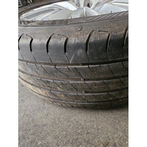 Ruota in lega Volkswagen Sharan del 2012 2.0 Diesel