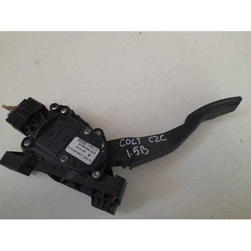 Pedale acceleratore Mitsubishi Colt 1.5 B del 2008