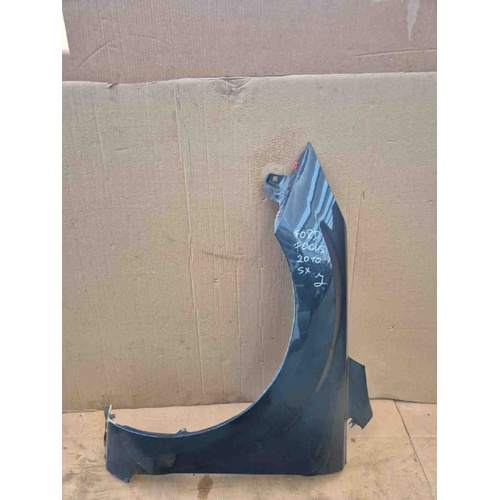 Parafango Anteriore Sinistro FORD Focus Berlina 4° Serie del 2008 - 2011
