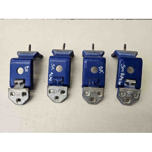 Coppia Cerniere Portello posteriore DX e SX RENAULT Master 4° Serie del 2010