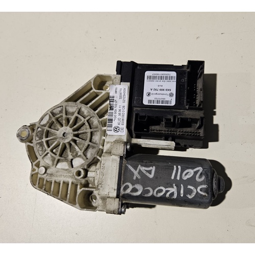 Motorino Alzavetro anteriore destra VOLKSWAGEN Scirocco Serie (137) (08>14) del 2008 - 2014