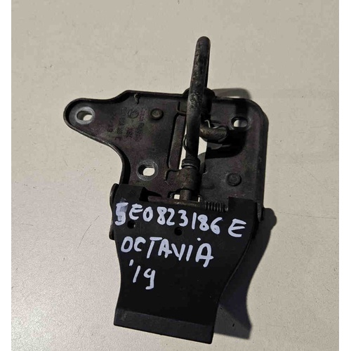 Maniglia interna cofano anteriore SKODA Octavia S.Wagon 5° Serie (5E5) (16>20) del 2016 - 2020