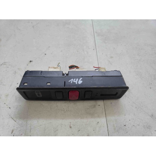 Pulsante Quattro 4 frecce ALFA ROMEO 146 Serie (930_) (94>99) del 1994 - 1999