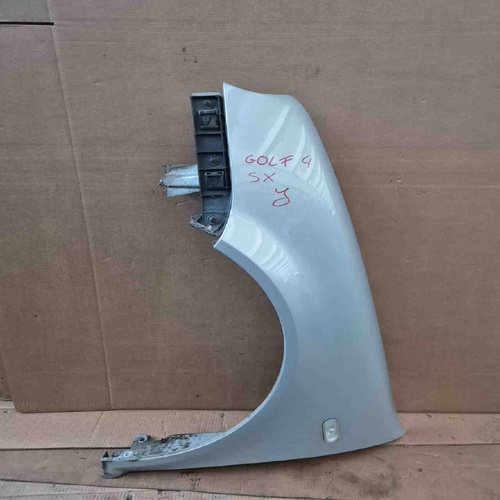 Parafango Anteriore Sinistro VOLKSWAGEN Golf 4 Berlina (97>03) del 1997 - 2003