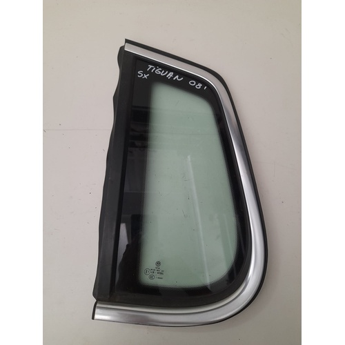 Vetro fisso posteriore SX guida VOLKSWAGEN Tiguan 1° Serie del 2007 - 2011