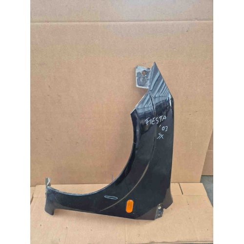Parafango Anteriore Sinistro FORD Fiesta 4° Serie del 2002 - 2005