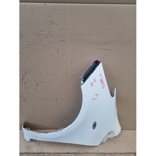 Parafango Anteriore Sinistro TOYOTA Yaris Serie (08>11) del 2008 - 2011