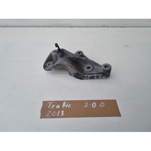 Staffa supporto motore RENAULT Trafic Furgone 2° Serie del 2007