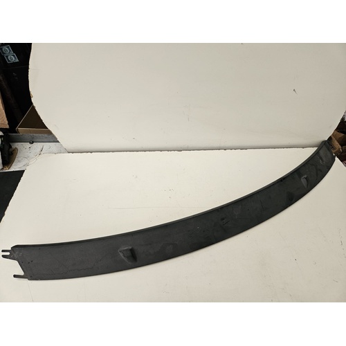 Copertura in plastica staffa cofano ant PEUGEOT 5008 1° Serie del 2009