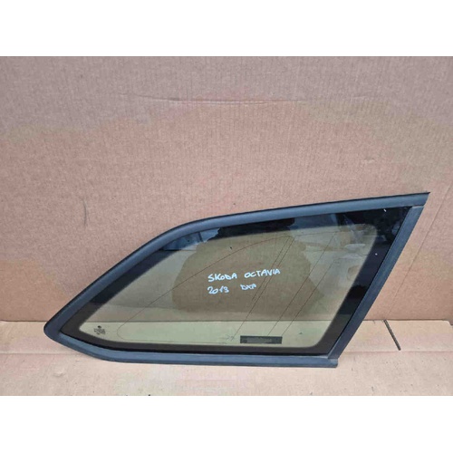 Vetro fisso posteriore DX SKODA Octavia Berlina 4° Serie del 2012