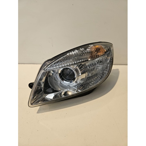 Fanale anteriore sx SKODA Fabia Berlina 2° Serie del 2007 - 2014