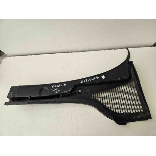 Modanatura gocciolatoio DX SKODA Octavia S.Wagon 5° Serie (5E5) (16>20) del 2016 - 2020