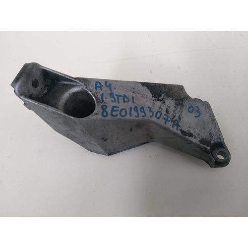 Supporto motore Audi A4 1.9 D del 2003