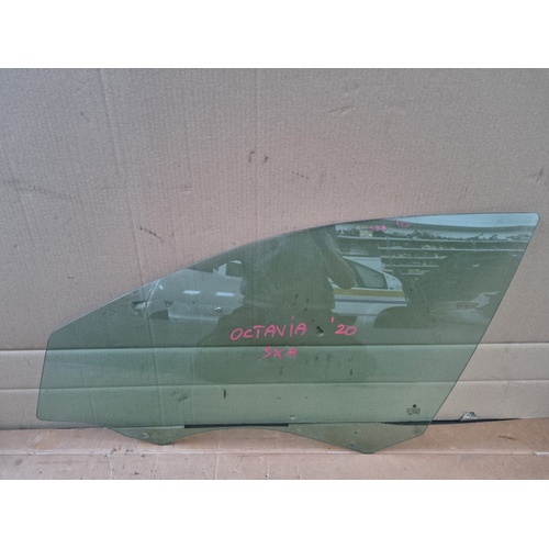 Vetro scendente anteriore sinistro SKODA Octavia S.Wagon 5° Serie (5E5) (16>) del 2016