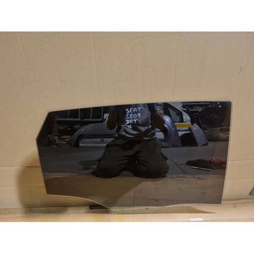 Vetro scendente posteriore destro SEAT Leon 4° Serie del 2013