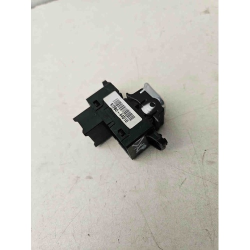 Pulsante Alzavetro Posteriore Destro KIA Carens Serie (13>18) del 2013 - 2018
